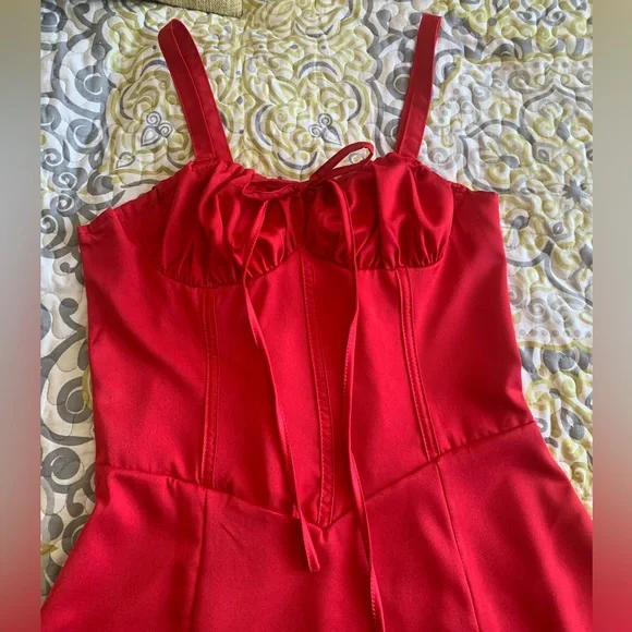 House of CB Carmen dress lookalike: midi sleeveless red dress with slit - Picture 8 of 9